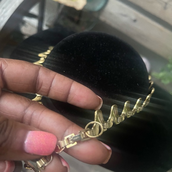 - Gold Tone Necklace-Marked Saron-18 Inches Long EUC - Picture 7 of 7